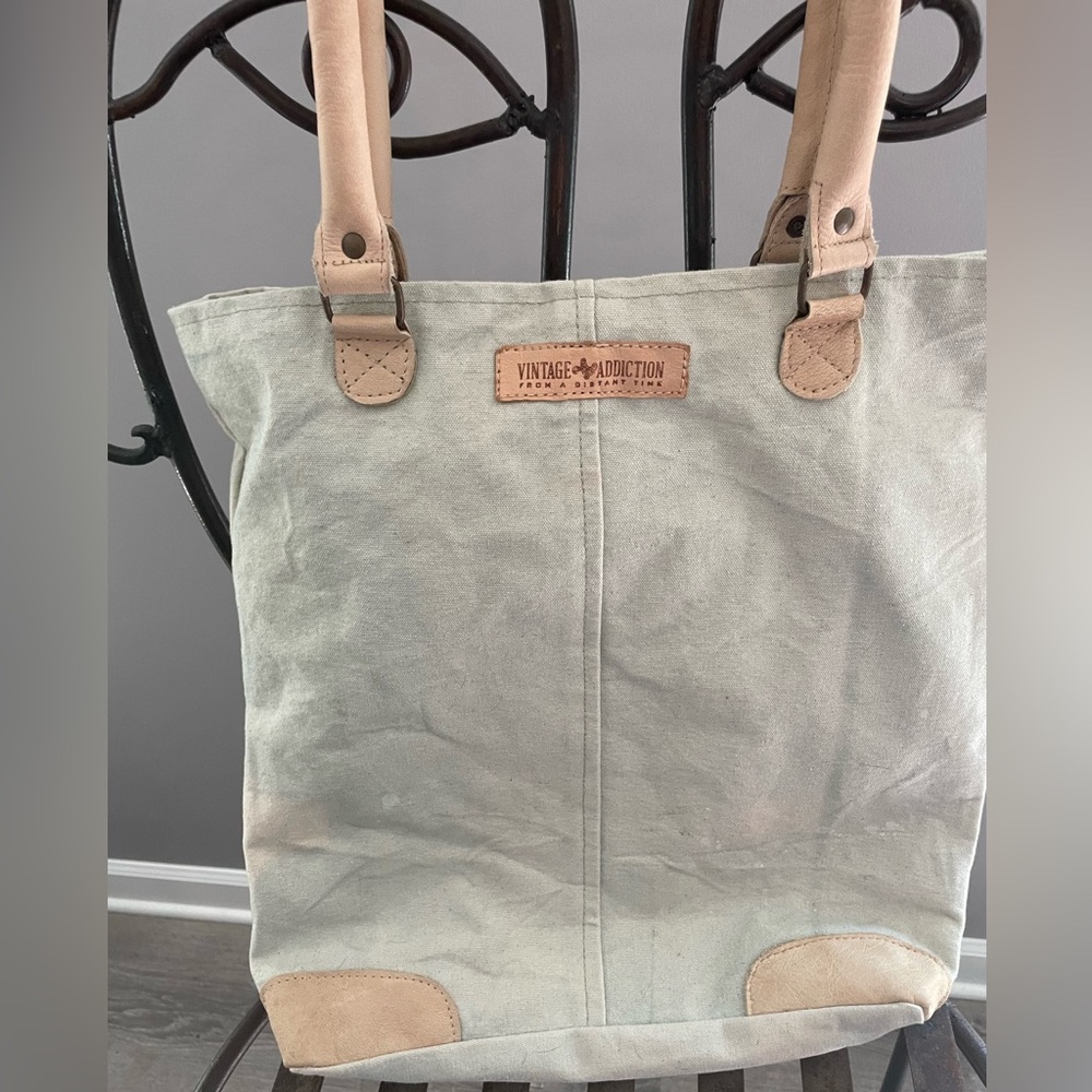 Vintage Addiction Canvas Peace Tote - Picture 4 of 11
